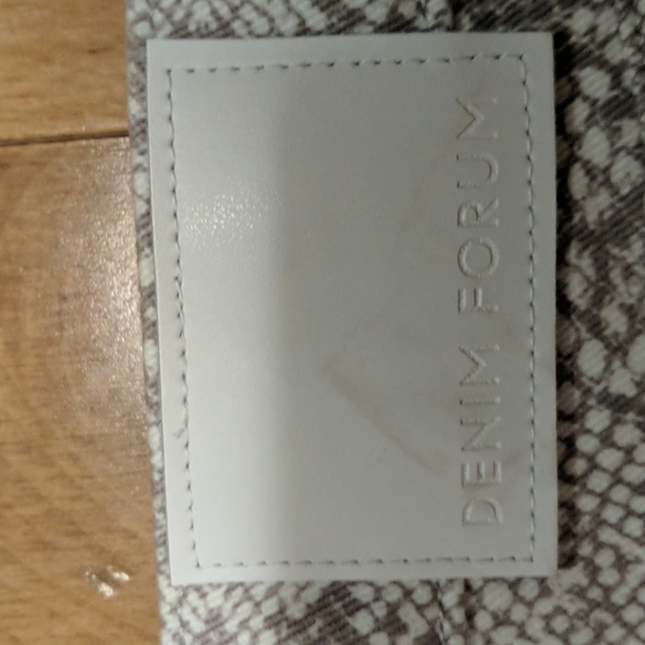 Aritzia Denim forum jeans NWT. - Picture 7 of 8